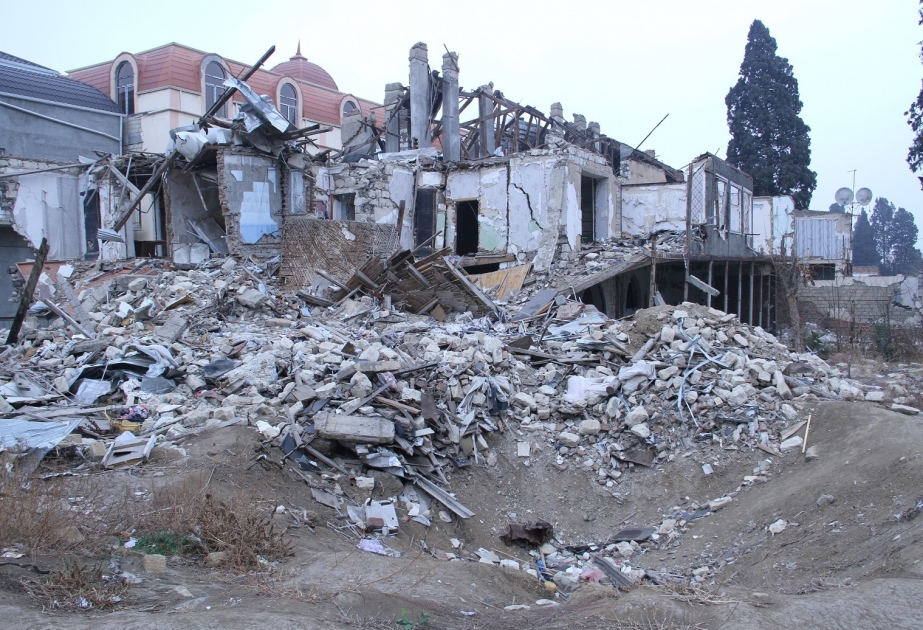 Fotógrafos locales y extranjeros se familiarizaron con los crímenes cometidos por Armenia en Ganja