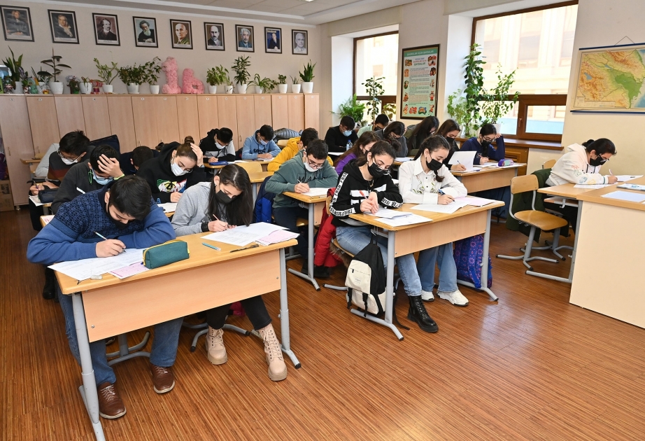 На первом этапе предметных олимпиад приняли участие более 4 тыс. бакинских школьников