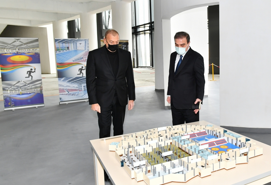 Le président azerbaïdjanais visite le chantier du Palais des sports de Gandja VIDEO