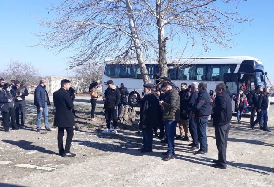 حافلة ركاب تالية تصل الى مدينة أغدام المحررة من الاحتلال الأرميني