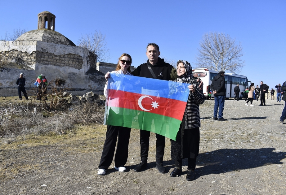 Пассажиры ознакомились с разрушенными историческими памятниками города Агдам ВИДЕО