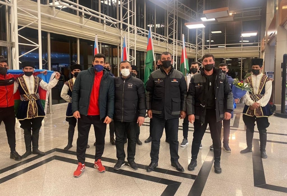 Qarüstü polo üzrə dünya kubokunu qazanmış “Land of Fire” komandası Vətənə qayıdıb