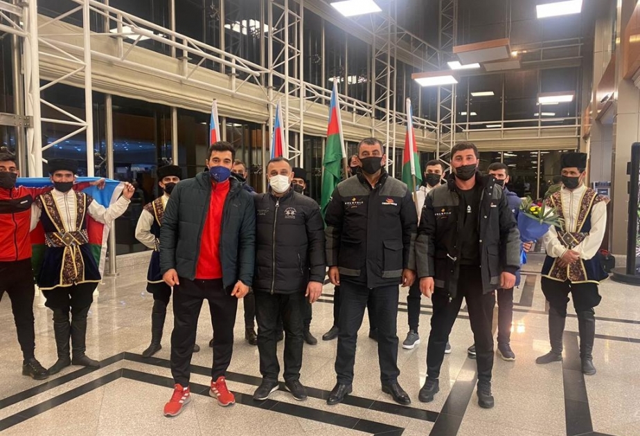 Команда « Land of Fire», завоевавшая кубок мира по поло, возвратилась на Родину