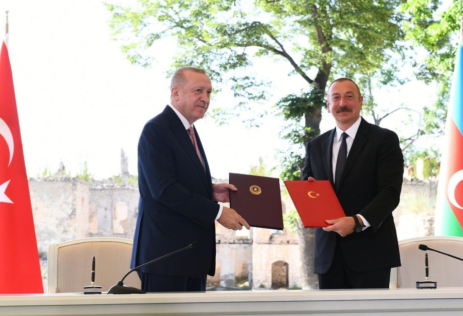 El Parlamento de Azerbaiyán aprobó la Declaración de Shusha firmada entre Azerbaiyán y Turquía