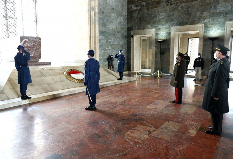 Aserbaidschans Verteidigungsminister besucht Anitkabir