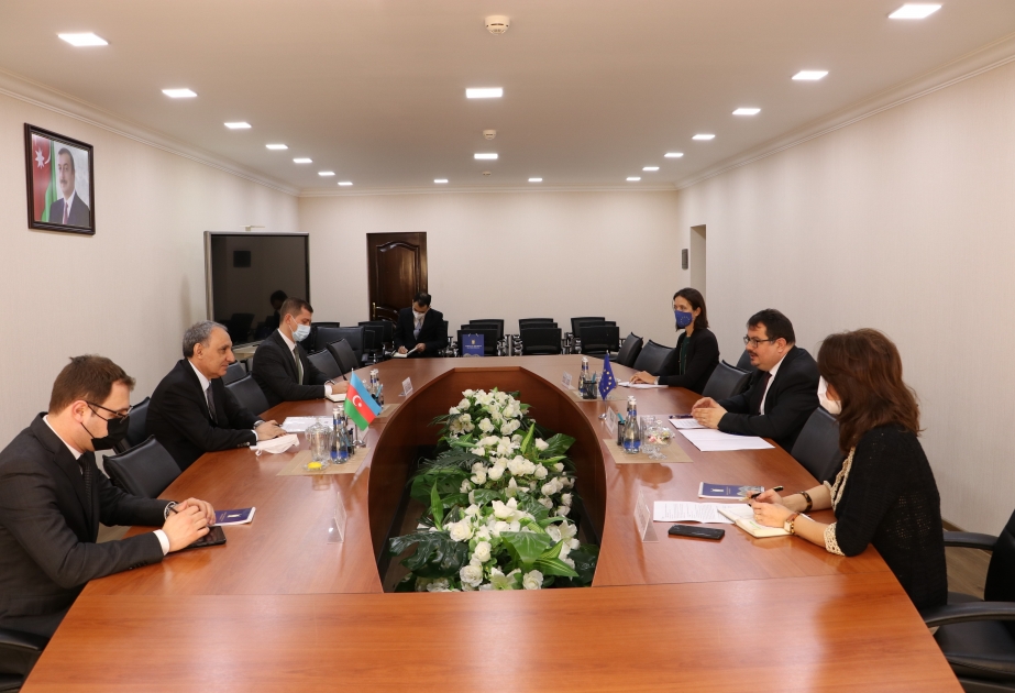 Fiscal general se reúne con el jefe de la Delegación de la UE en Azerbaiyán