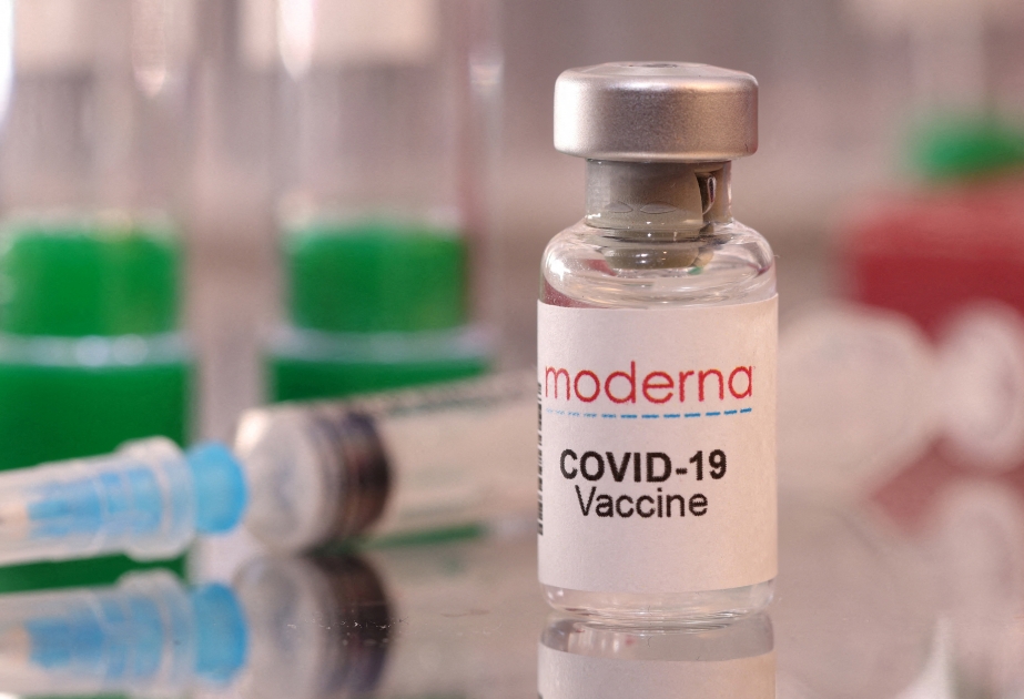 Управление по санитарному надзору за качеством пищевых продуктов и медикаментов США полностью одобрило вакцину Moderna против COVID-19