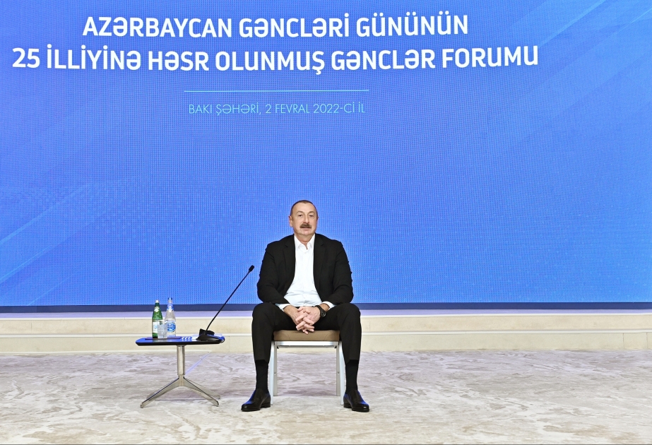 Le président Ilham Aliyev participe au Forum des Jeunes, consacré au 25e anniversaire de la Journée de la jeunesse azerbaïdjanaise VIDEO
