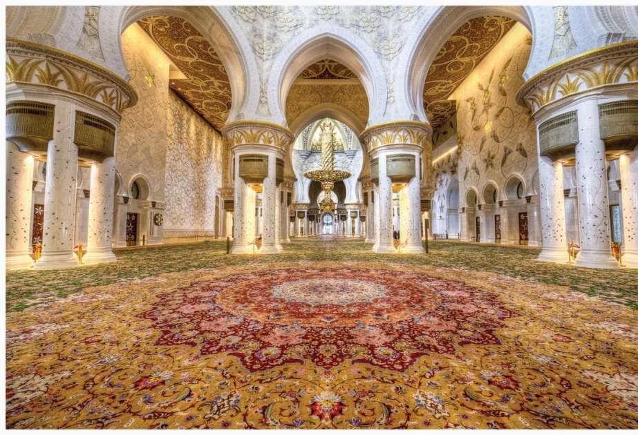 World's largest hand-knotted carpet on display at Sheikh Zayed Grand Mosque