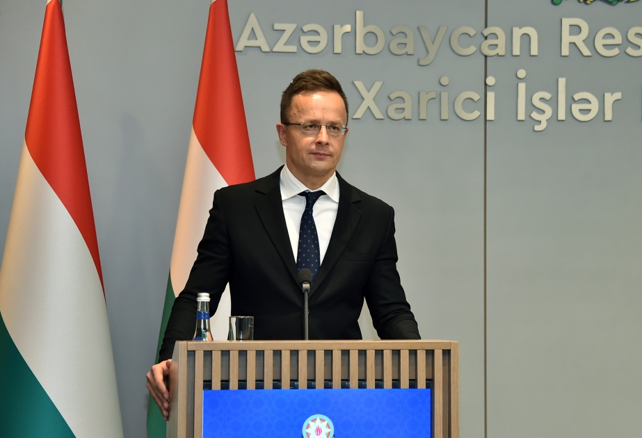 Peter Siyarto: Macarıstan Azərbaycana 200 tələbəlik təqaüd yeri təklif edir