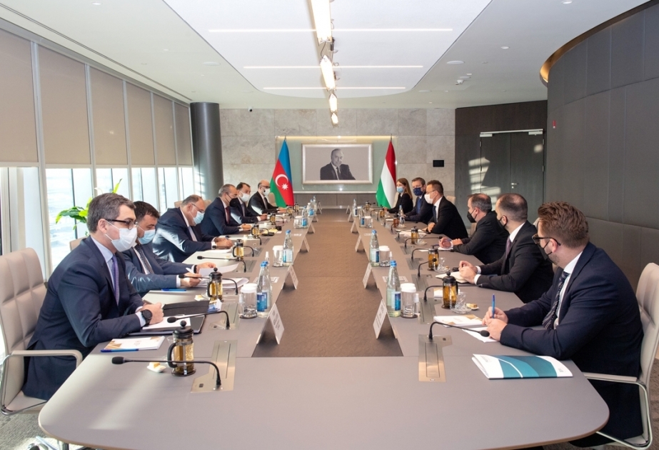 Azerbaiyán y Hungría discuten la ampliación de la cooperación económica