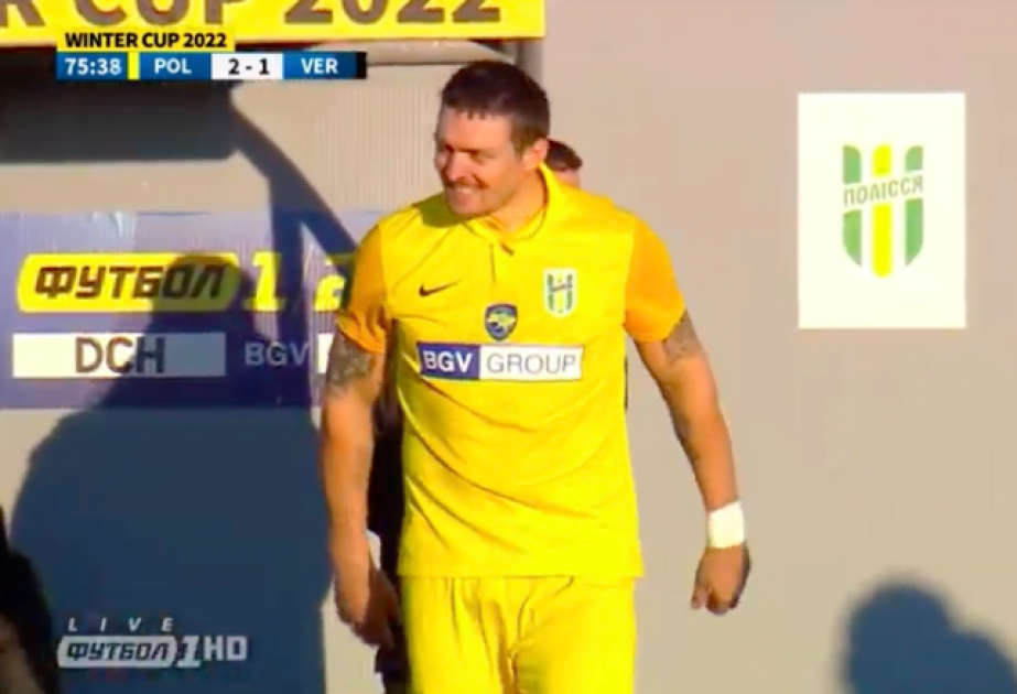 Peşəkar boksçu Aleksandr Usik futbolda debüt edib