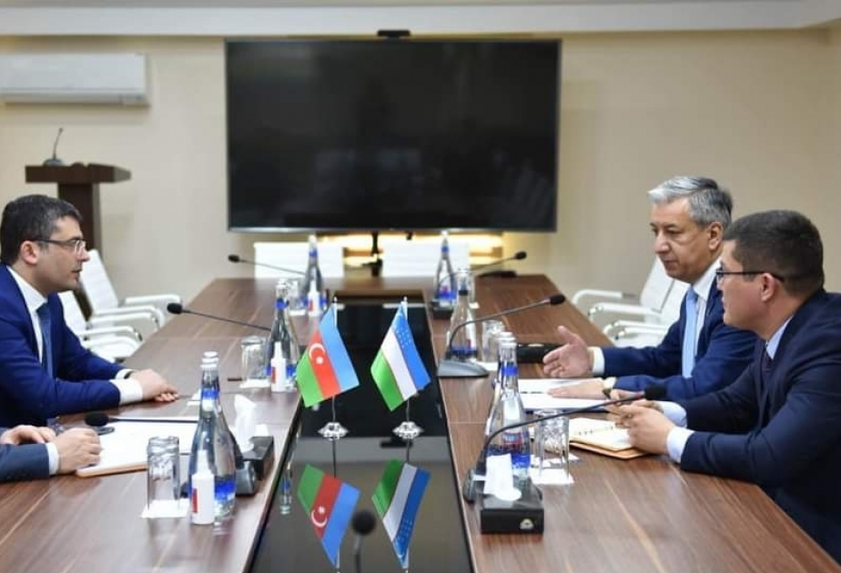 Embajador uzbeko en Azerbaiyán fue informado de las reformas en materia de medios de comunicación en el país