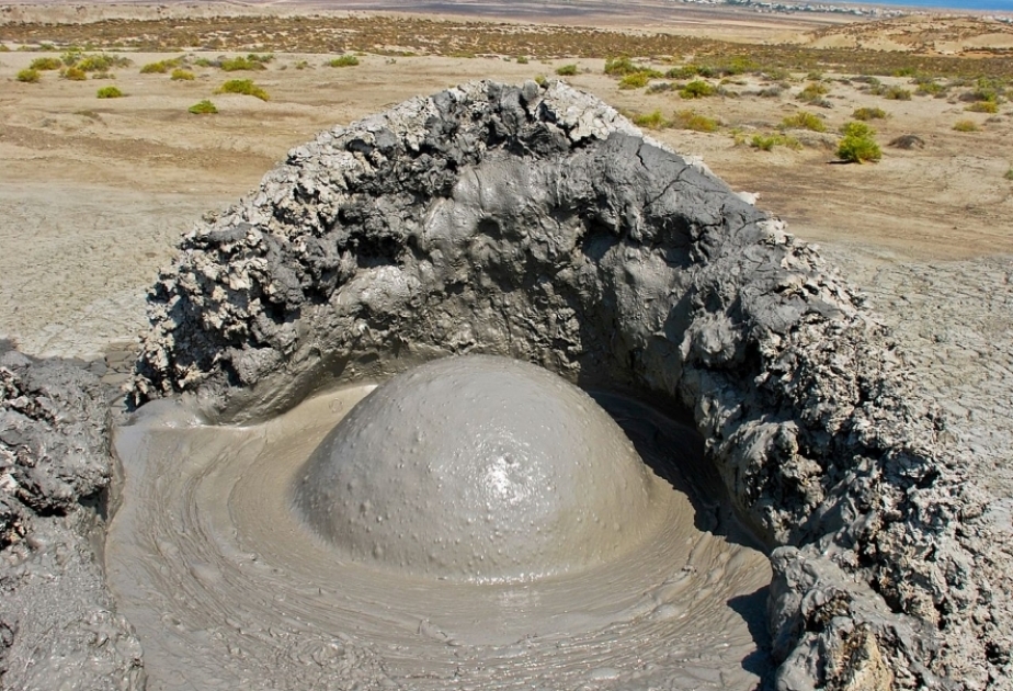 Jusqu'à présent, 1100 volcans de boue actifs sont connus dans le monde, dont un tiers en Azerbaïdjan