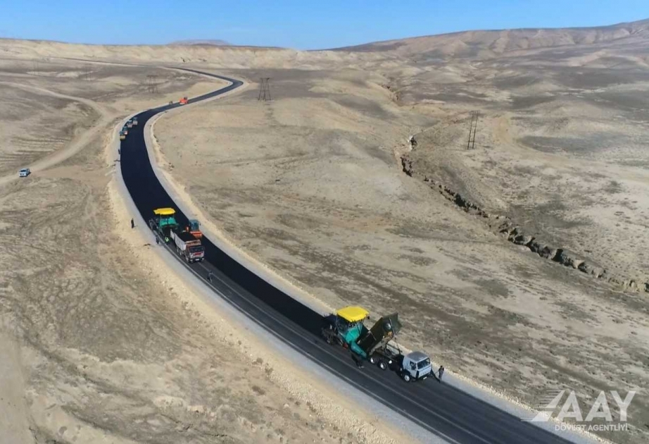 Bau der Autobahn, die zu Schlammvulkanen führt, ist im vollen Gang