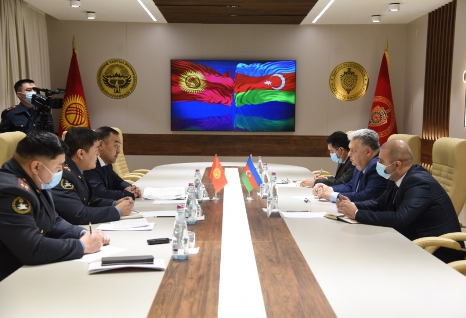 Azerbaiyán y Kirguistán discuten la cooperación en el campo de la seguridad