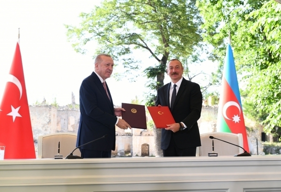 Präsident Ilham Aliyev unterzeichnet Gesetz über Ratifizierung der Schuscha-Erklärung