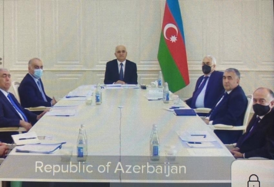 Viceprimer ministro azerbaiyano mantiene una videoconferencia con el ministro iraní de Carreteras y Desarrollo Urbano