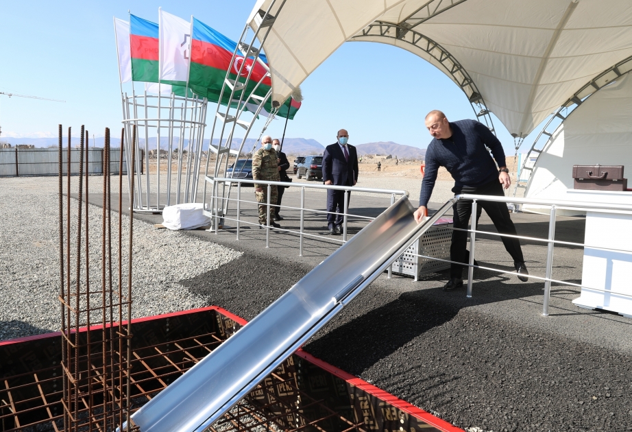 Präsident Ilham Aliyev legt Grundstein für Hotel in Aghdam VIDEO