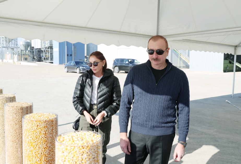 Präsident Ilham Aliyev und First Lady Mehriban Aliyeva lernen Aghjabadi Getreide-Agropark kennen VIDEO