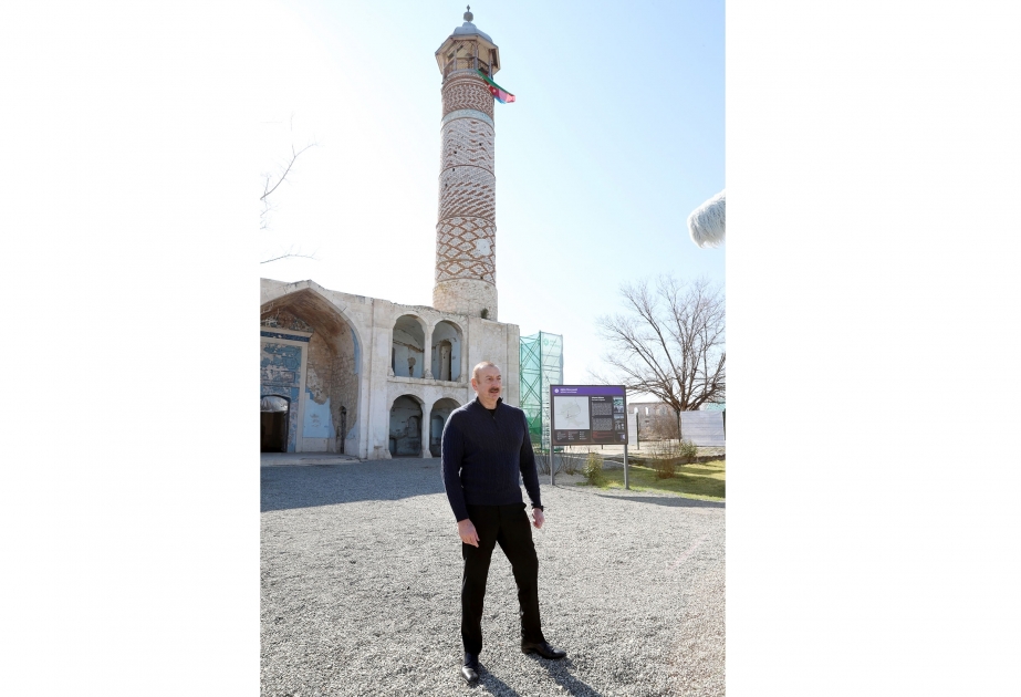 Presidente Ilham Aliyev hace un llamamiento a los empresarios