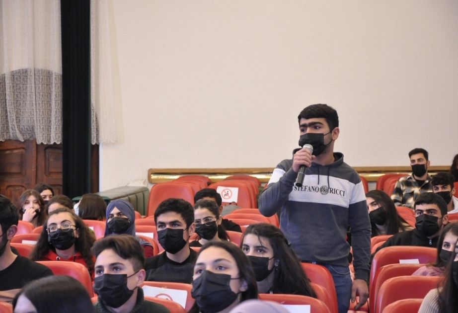 Mingəçevir Dövlət Universitetində “Gələcəyini qur” Gəncliyə Dəstək Layihəsinin təlimləri keçirilib