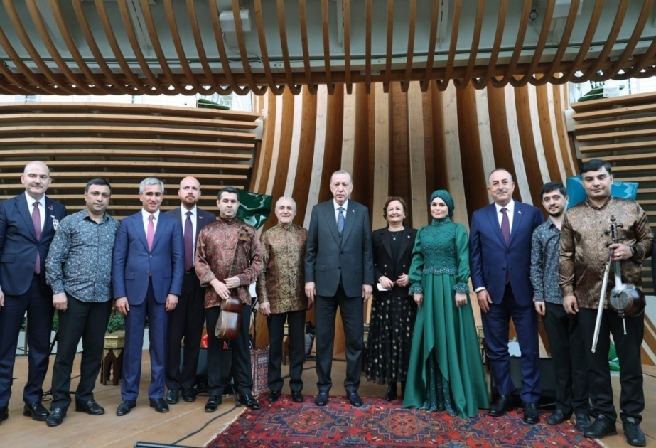 El presidente turco visita el pabellón de Azerbaiyán en la Expo 2020 de Dubai