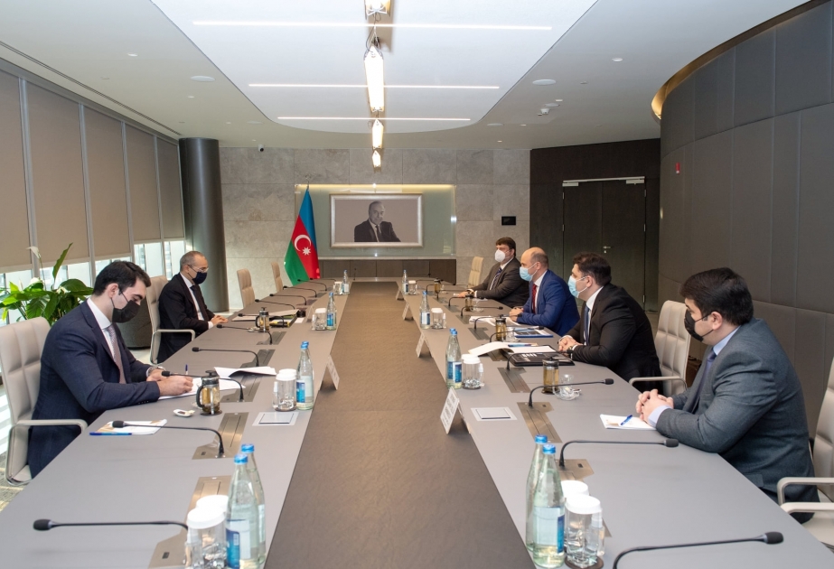 Le ministre de l’Economie rencontre le directeur pour le Caucase et l’Asie centrale d’IVECO Truck & Bus
