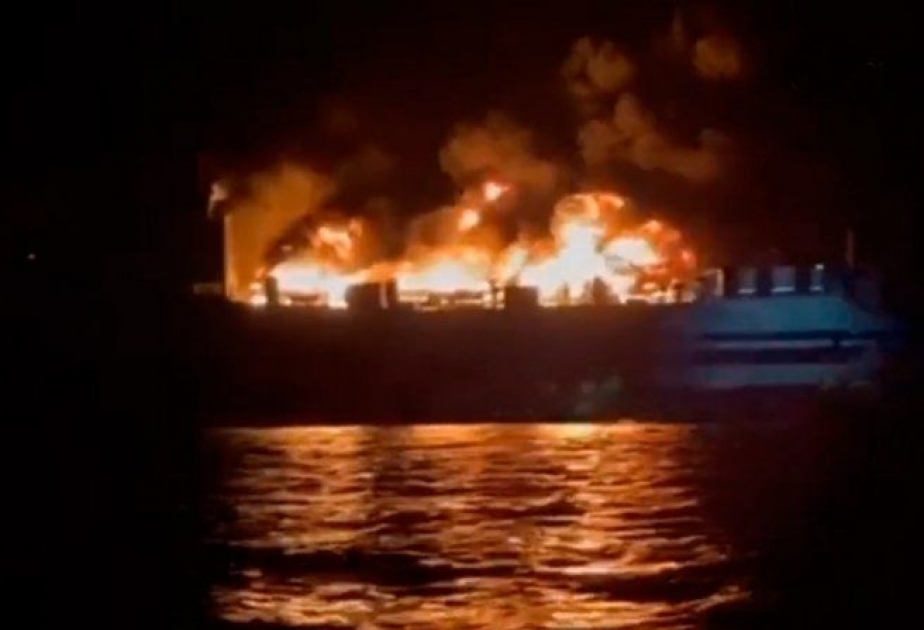 Informan de 10 desaparecidos tras incendio en ferry frente a las costas de Grecia