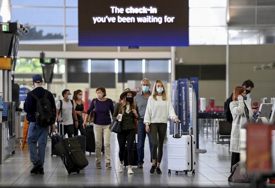 COVID-19: Emotional reunions as Australia opens border to vaccinated tourists