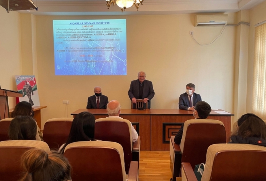 Студенты-химики Бакинского государственного университета проходят практику в Институте химии присадок НАНА