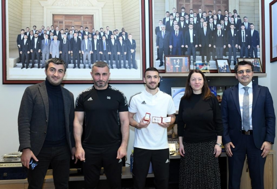 “Qarabağ”ın futbolçusu Qara Qarayevə “İdman ustası” dərəcəsi təqdim edilib