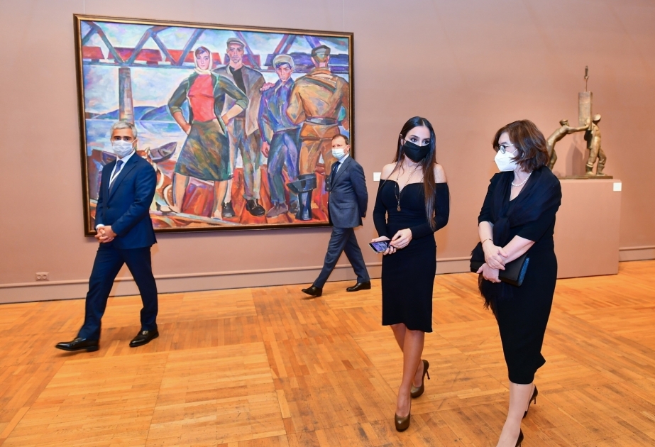 Leyla Aliyeva visite l’exposition « Les œuvres de la collection de la galerie Tretiakov » à Moscou VIDEO