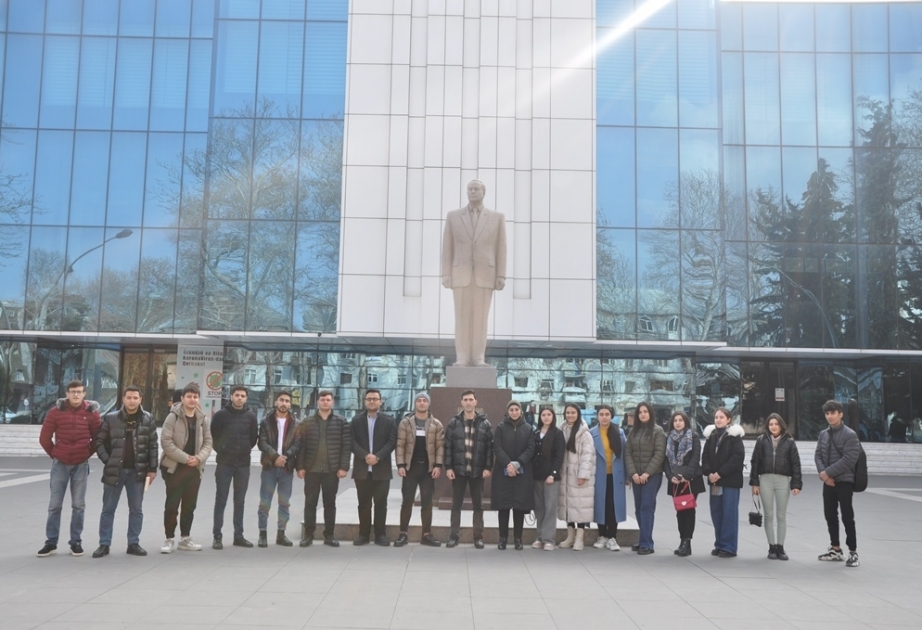 Mingəçevir Dövlət Universitetinin tələbələri Heydər Əliyev Mərkəzinə ekskursiya ediblər