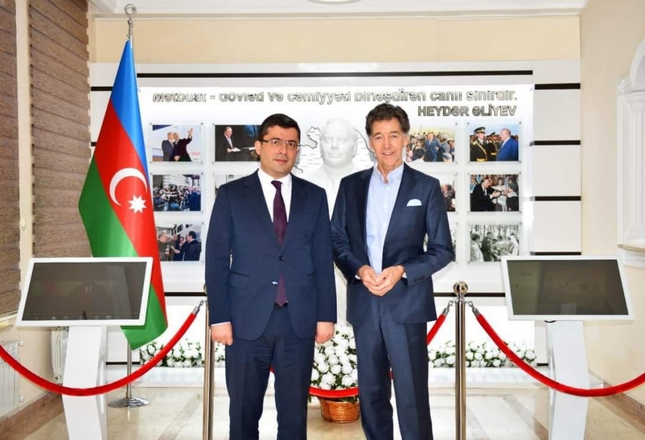 El experto internacional en medios de comunicación Dan Mason visita la Agencia de Desarrollo de Medios de Azerbaiyán