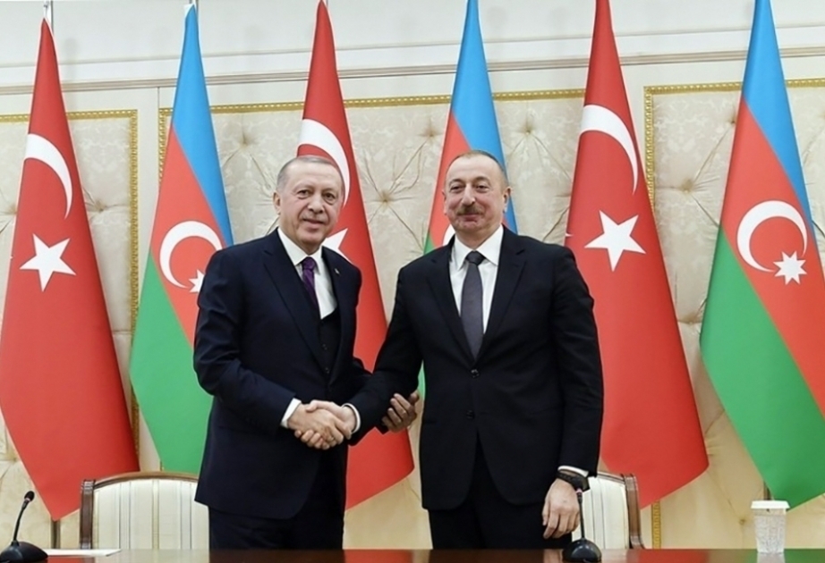Los presidentes de Azerbaiyán y Turquía mantuvieron una conversación telefónica