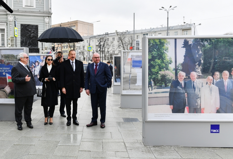 Ilham Aliyev visite une exposition dédiée à la coopération Azerbaïdjan-Russie au siège de l’agence TASS