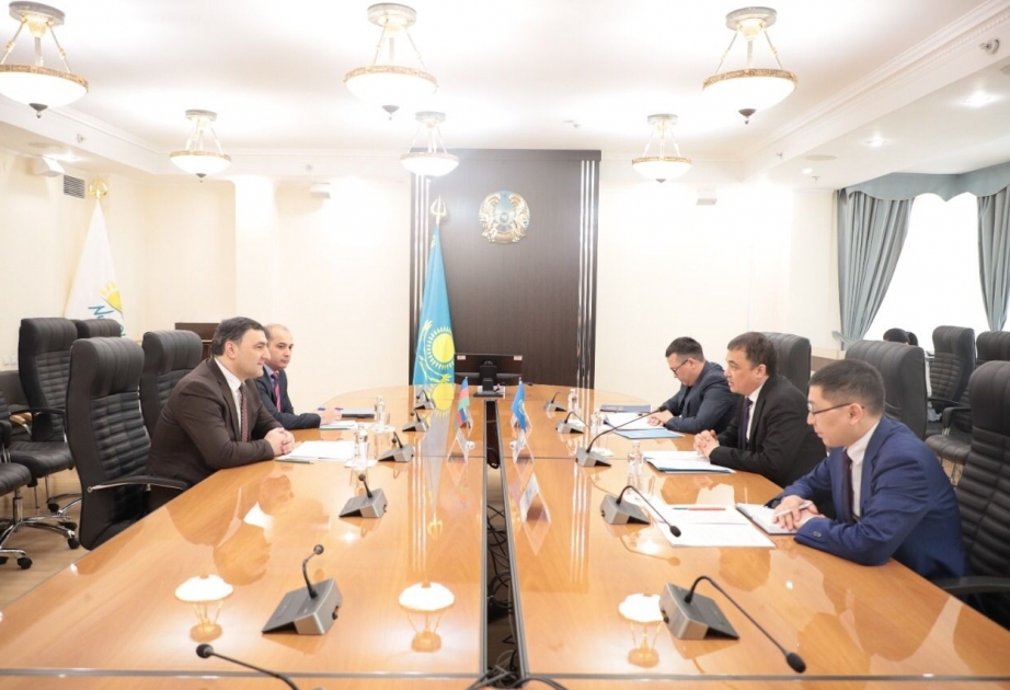 Azerbaiyán y Kazajstán abordaron temas de cooperación en el campo de la información