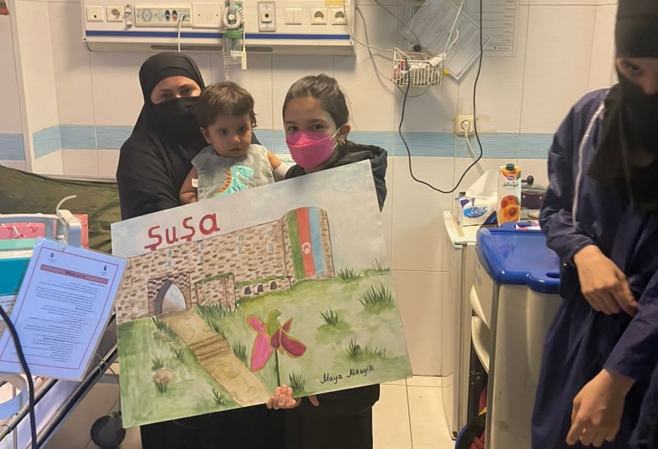 Azərbaycanın İrandakı səfirliyinin kollektivi şəhid övladını xəstəxanada ziyarət edib