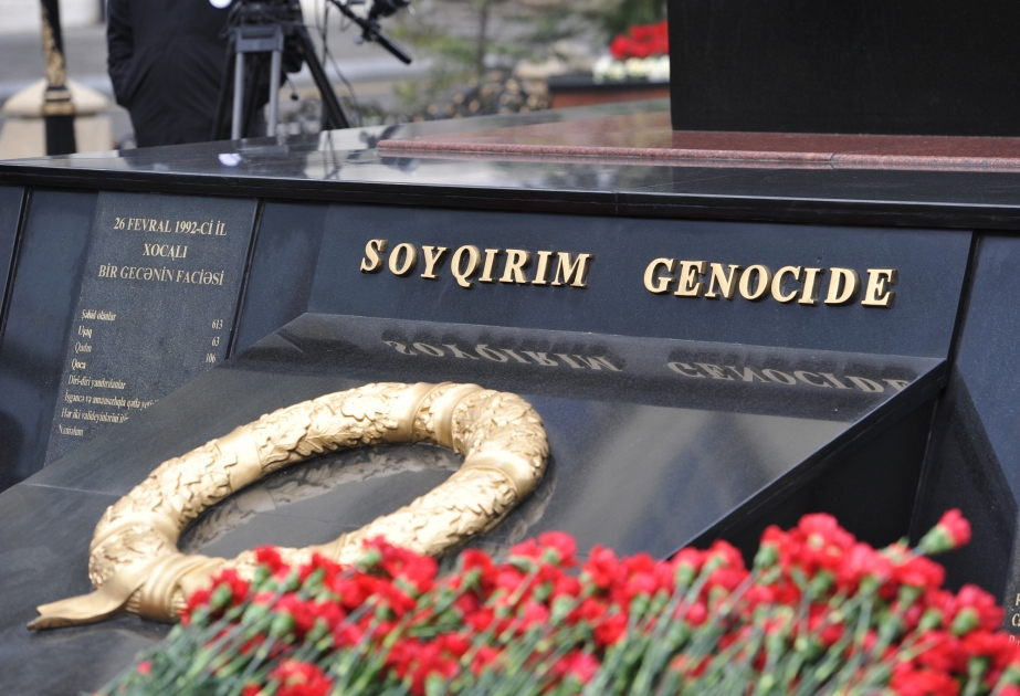 Xocalı soyqırımının ildönümü ilə əlaqədar Xətai rayonunda faciə qurbanlarının xatirəsinə ucaldılan abidə ziyarət olunub VİDEO