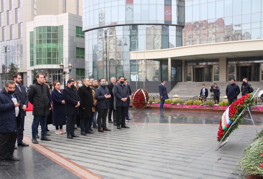 “Azərsığorta” Dövlət Sığorta Şirkətinin əməkdaşları Xocalı soyqırımı abidəsini ziyarət ediblər
