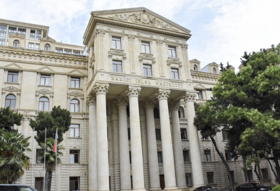 XİN: Macarıstan da Ukraynanı tərk etmək istəyən Azərbaycan vətəndaşlarını qəbul edəcək