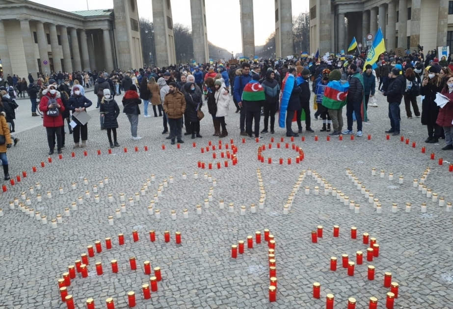 Berlín acoge un flash mob en el 30º aniversario de la masacre de Joyalí
