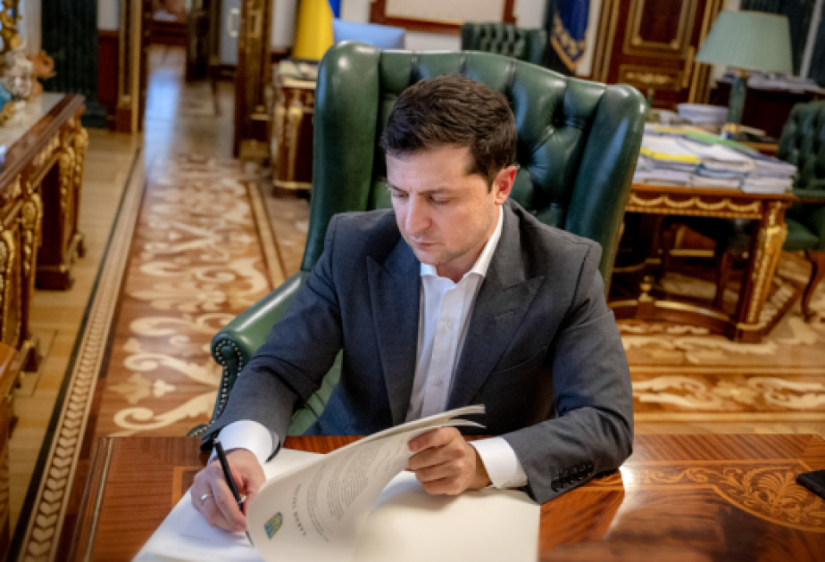 Selenskyj unterzeichnet offiziellen Antrag auf EU-Beitritt der Ukraine
