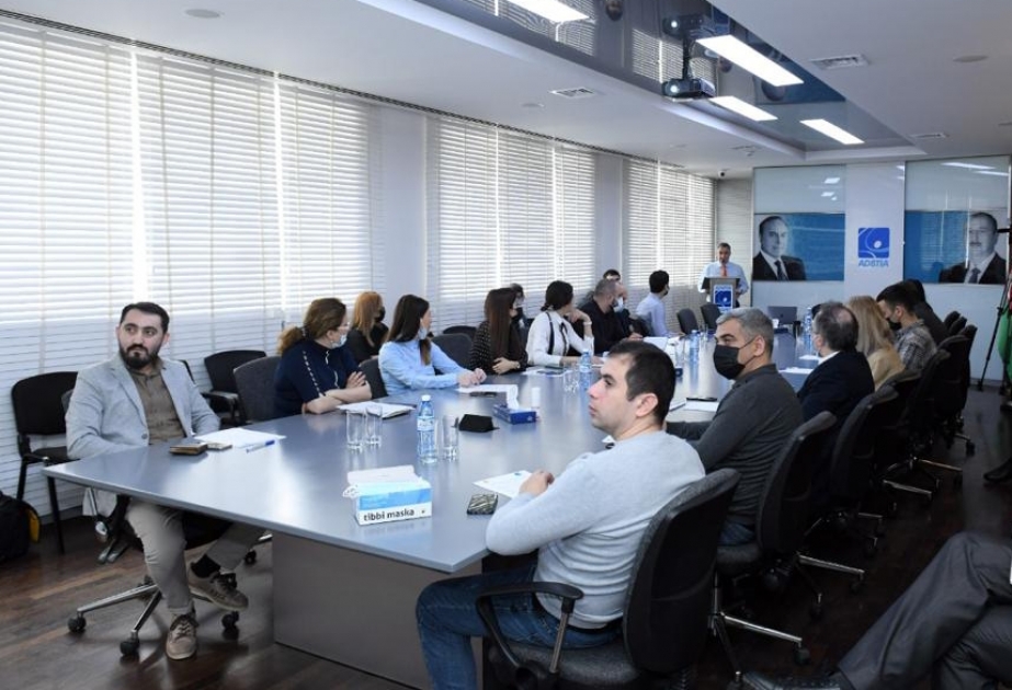 İdman federasiyalarının mətbuat katibləri üçün treninq davam edir