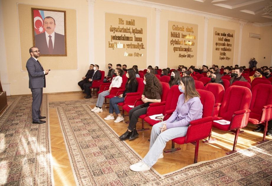 Universitet tələbələri ilə peşəyönümü məsləhət görüşləri keçirilib