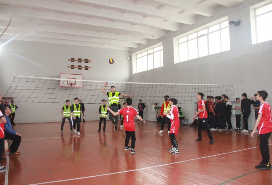 Binəqədidə məktəblilər arasında voleybol yarışı keçirilib