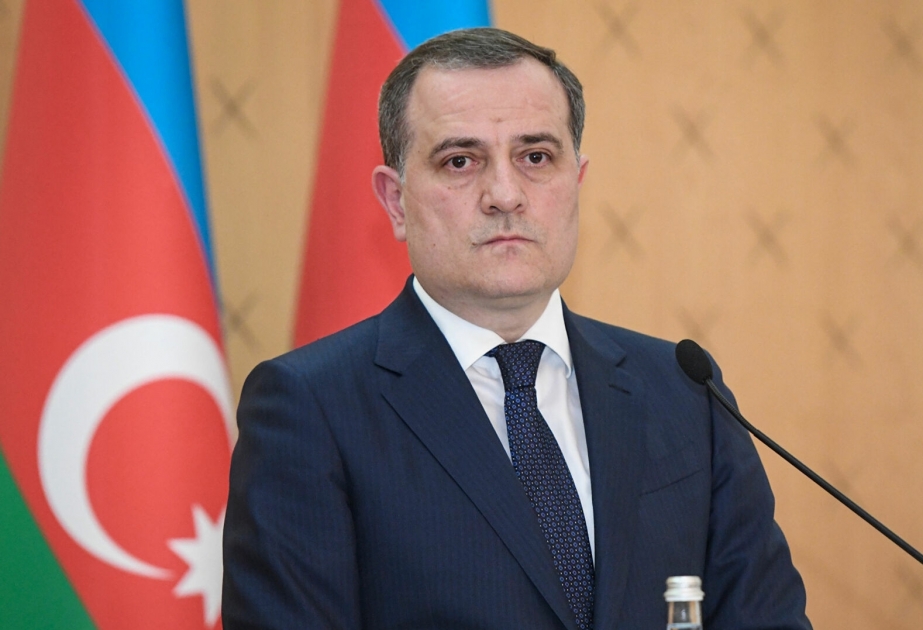 Außenminister Bayramov: Aserbaidschan zieht es vor, in Frieden und Sicherheit mit den Nachbarländern zu leben