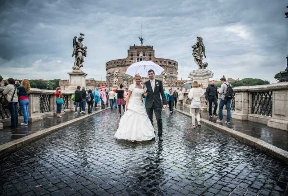 ‘Lazio in love’: Italian region offers couples €2,000 wedding payment