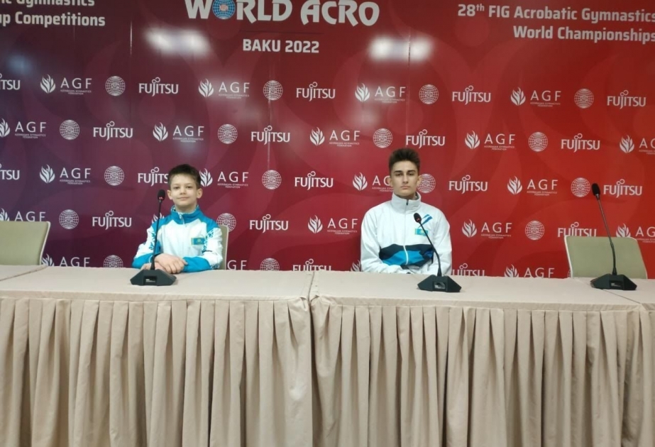 Gimnastas kazajos están contentos de actuar en las competiciones mundiales de grupos de edad